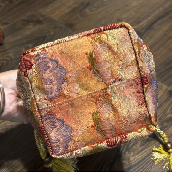 Super cute satin/silk Asian inspired tassel beaded cinch up bag - Picture 3 of 7